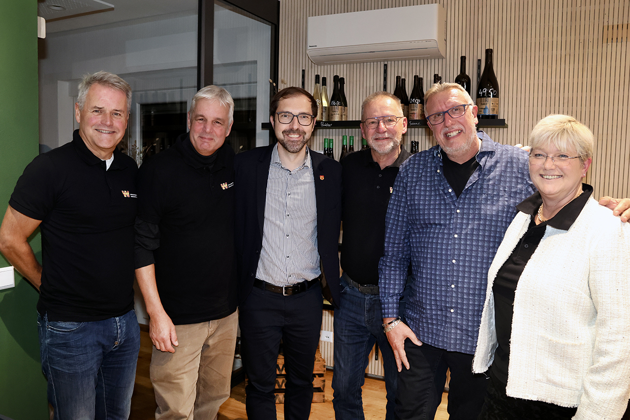 Gruppenfoto des Vorstand zusammen mit Bezirksvorsteher Julian Schahl, Foto GOEDE