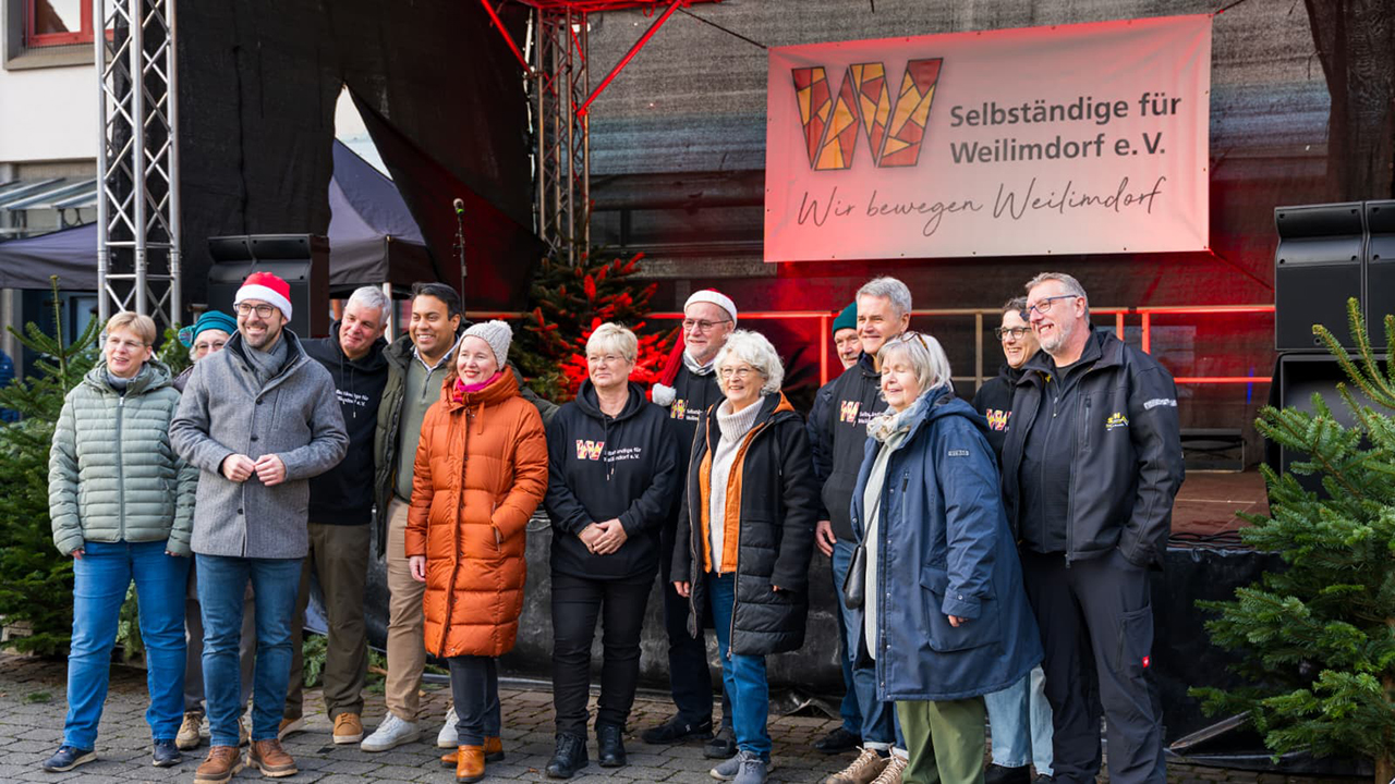 Vorstand der Selbständigen mit Bezirksvorsteher Julian Schahl zur Begrüßung des Weihnachtsmarktes 2025