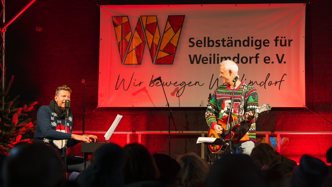 buntes weihnachtliches Bühnenprogramm am Weihnachtsmarkt 2025 in Weilimdorf