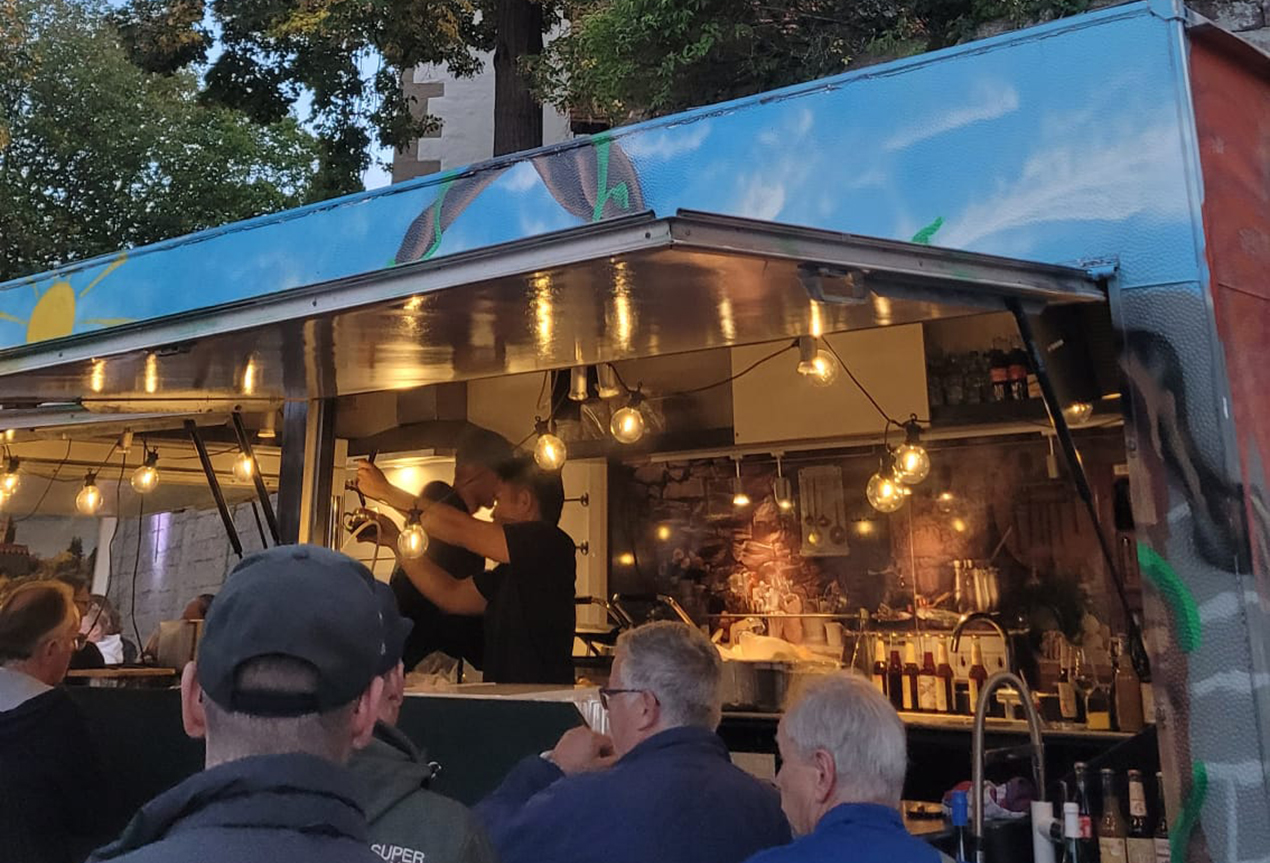 Dritter Weilemer Wein-Treff im Onderdorf lockt zahlreiche Besucher an, Foto Fauser
